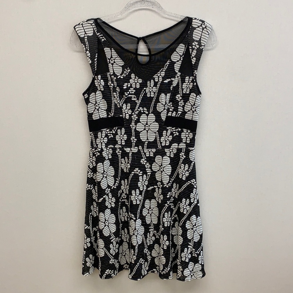 Betsey Johnson Sleeveless B&W Dress • Size 10💋